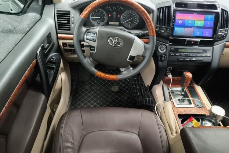 Used Toyota Land Cruiser 2015 4.0L V6 Middle East Low-Trim Version Steering Wheel