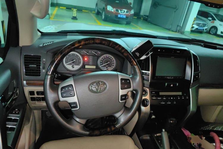 Used Toyota Land Cruiser 2015 4.0L V6 Middle East Low-Trim Version Steering Wheel