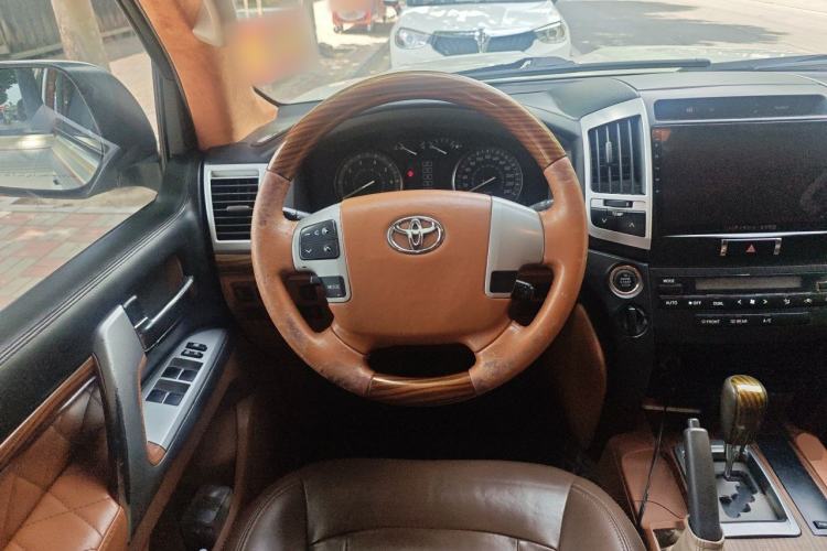Used Toyota Land Cruiser 2015 4.0L 5-Seater Middle East Version Steering Wheel