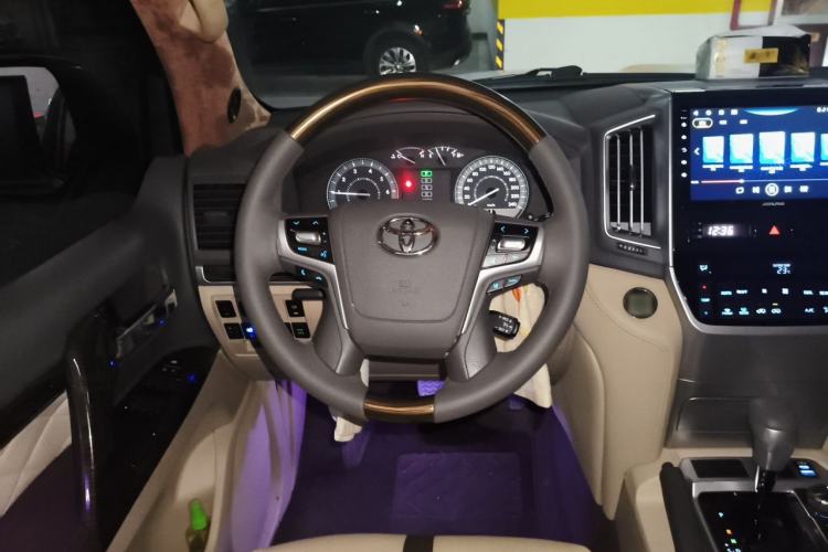 Used Toyota Land Cruiser 2015 4.0L V6 Middle East Low-Trim Version Steering Wheel