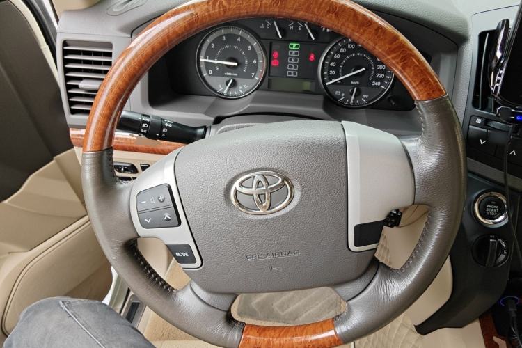 Used Toyota Land Cruiser 2015 4.0L V6 Middle East Limited Edition Steering Wheel