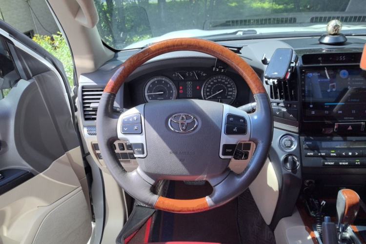 Used Toyota Land Cruiser 2015 4.0L V6 Middle East Limited Edition Steering Wheel
