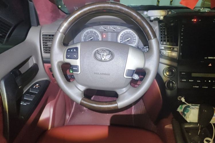 Used Toyota Land Cruiser 2015 4.0L 5-Seater Middle East Version Steering Wheel