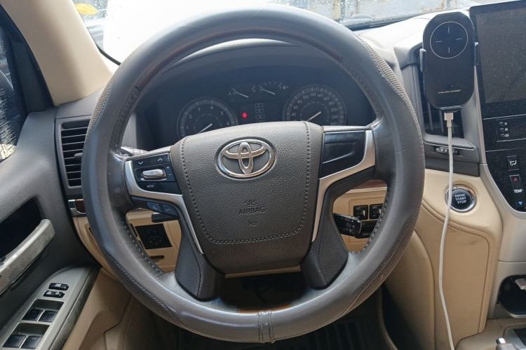 Used Toyota Land Cruiser 2015 4.0L V6 Middle East Limited Edition Steering Wheel