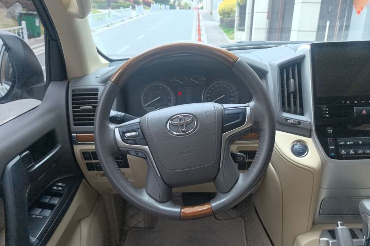 Used Toyota Land Cruiser 2015 4.0L 8-Seater Middle East Version Steering Wheel