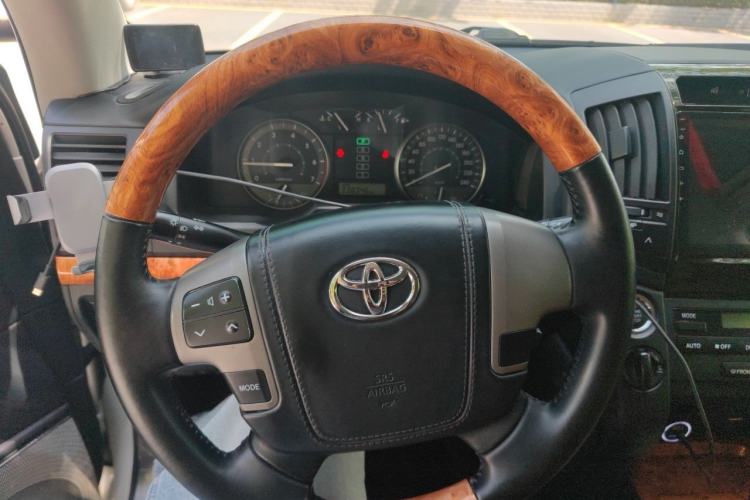Used Toyota Land Cruiser 2015 4.0L 5-Seater Middle East Version Steering Wheel
