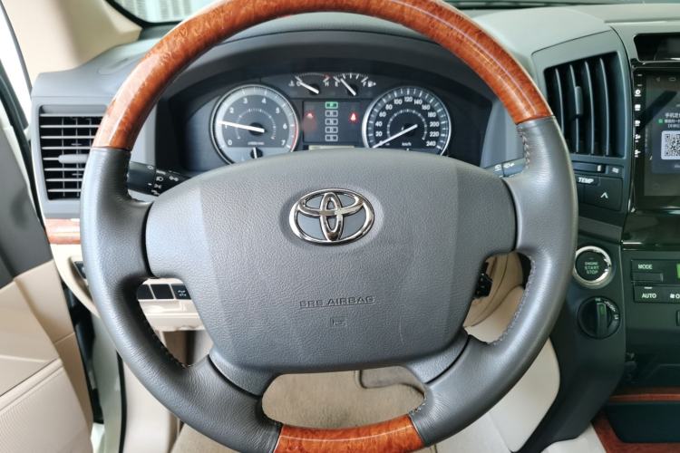 Used Toyota Land Cruiser 2015 4.6L V8 Low-Power Version Middle East Edition Steering Wheel