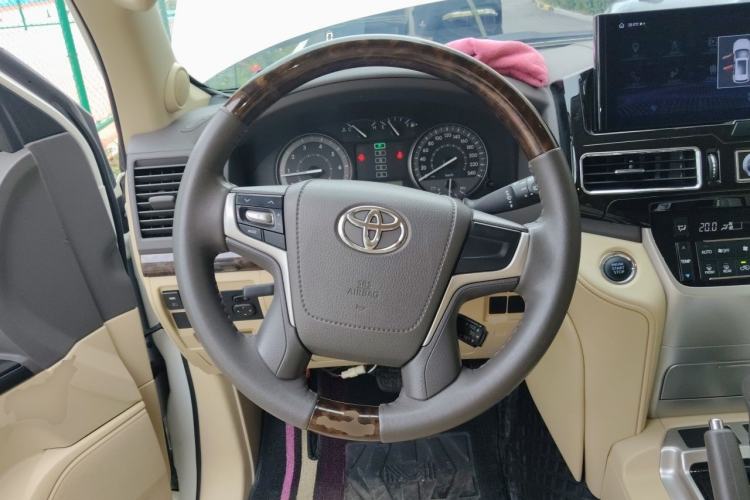 Used Toyota Land Cruiser 2015 4.0L V6 Middle East Low-Trim Version Steering Wheel