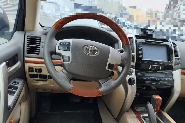 Used Toyota Land Cruiser 2015 4.0L V6 Middle East Limited Edition Steering Wheel