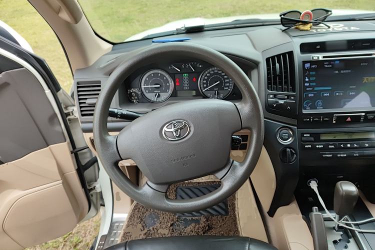Used Toyota Land Cruiser 2015 4.0L 5-Seater Middle East Version Steering Wheel