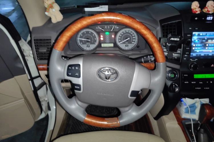 Used Toyota Land Cruiser 2015 4.0L 5-Seater Middle East Version Steering Wheel