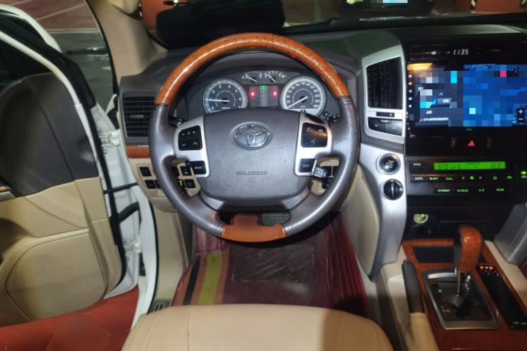 Used Toyota Land Cruiser 2015 4.6L V8 Middle East Limited Edition Steering Wheel