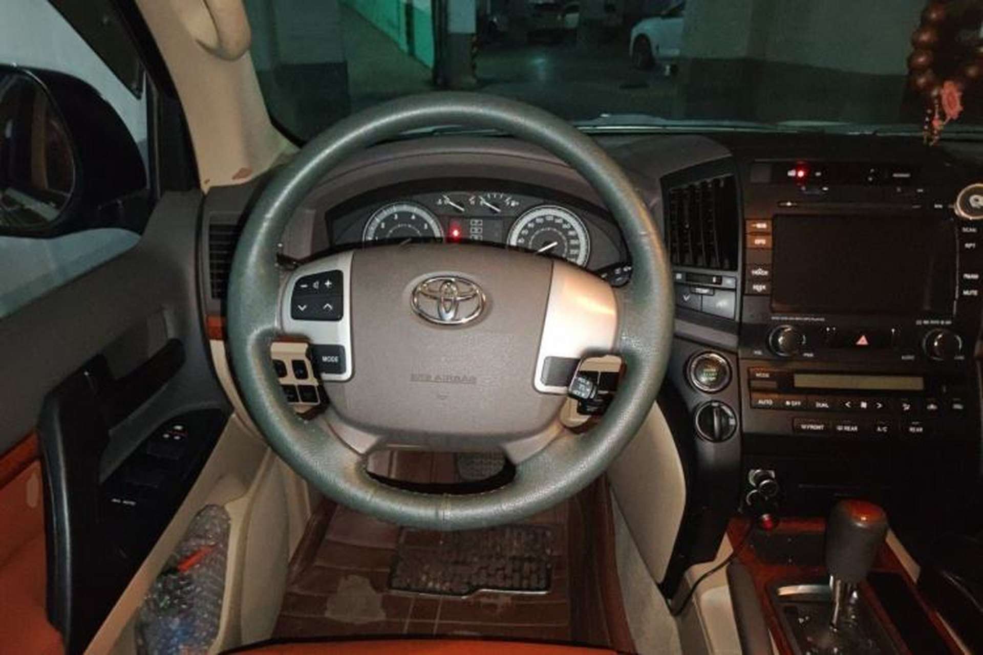 Used Toyota Land Cruiser 2015 4.0L GX-R Low-Power Version 7 Seats Middle East Steering Wheel