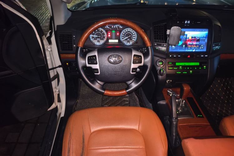 Used Toyota Land Cruiser 2015 4.0L V6 Middle East Low-Trim Version Steering Wheel