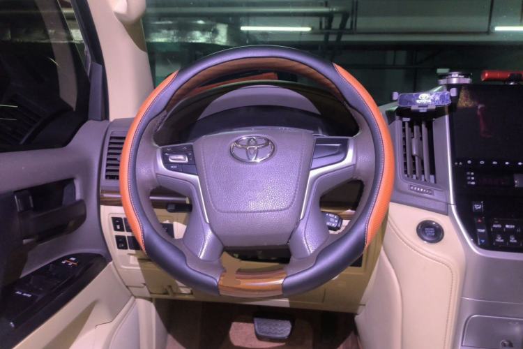 Used Toyota Land Cruiser 2015 4.0L V6 Middle East Low-Trim Version Steering Wheel