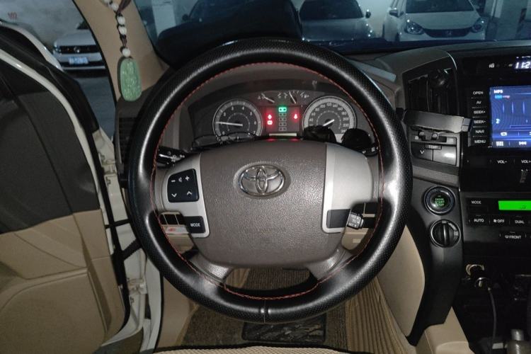 Used Toyota Land Cruiser 2015 4.0L V6 Middle East Low-Trim Version Steering Wheel