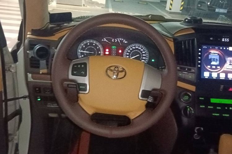 Used Toyota Land Cruiser 2015 4.0L 5-Seater Middle East Version Steering Wheel