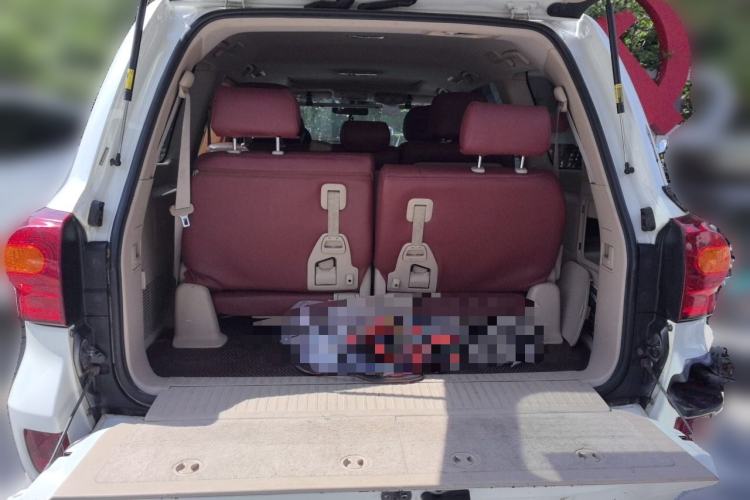 Used Toyota Land Cruiser 2015 4.0L V6 Middle East Limited Edition Trunk