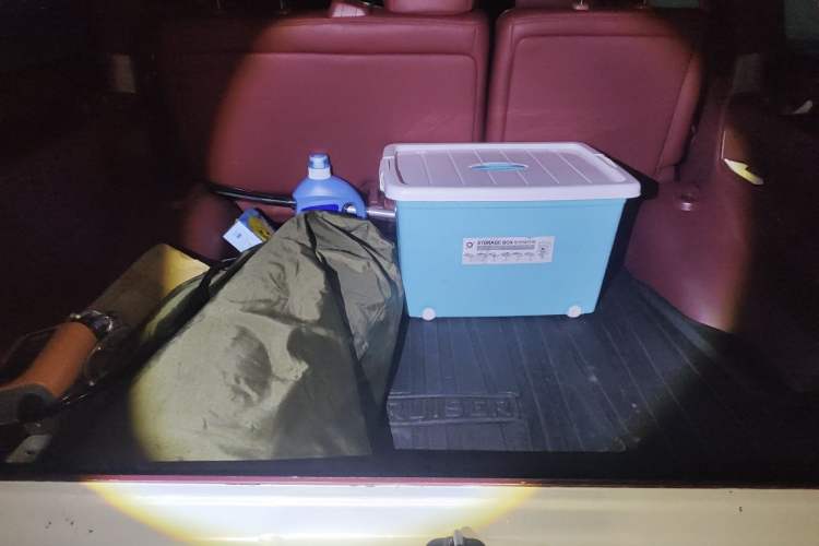 Used Toyota Land Cruiser 2015 4.0L 5-Seater Middle East Version Trunk