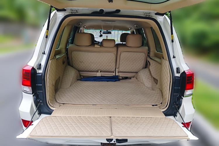 Used Toyota Land Cruiser 2015 4.0L V6 Middle East Limited Edition Trunk
