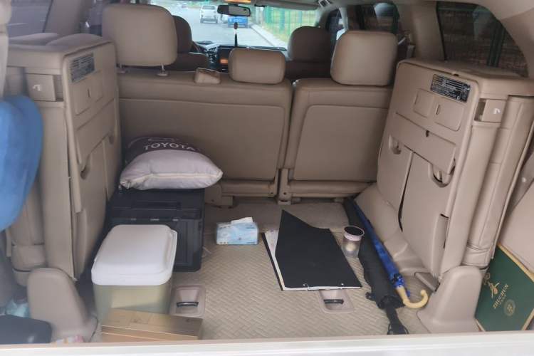 Used Toyota Land Cruiser 2015 4.0L V6 Middle East Limited Edition Trunk
