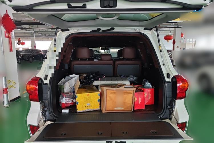 Used Toyota Land Cruiser 2015 4.0L V6 Middle East Low-Trim Version Trunk