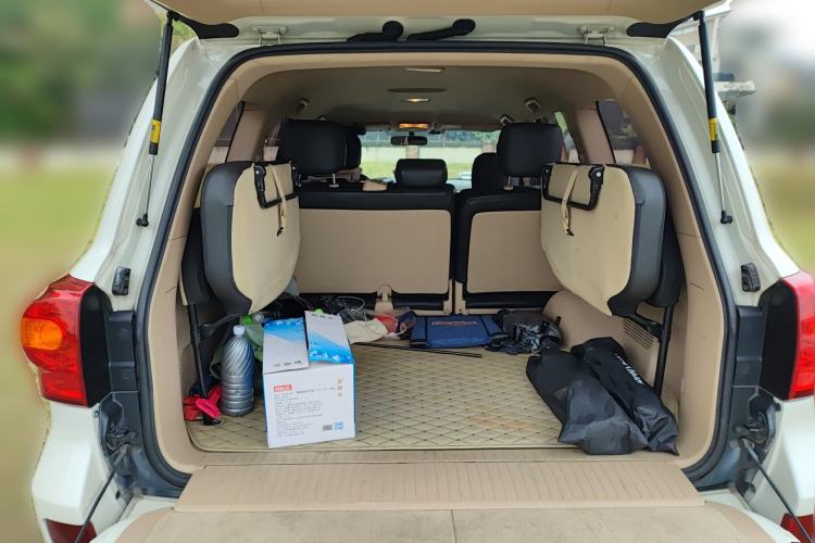 Used Toyota Land Cruiser 2015 4.0L 5-Seater Middle East Version Trunk