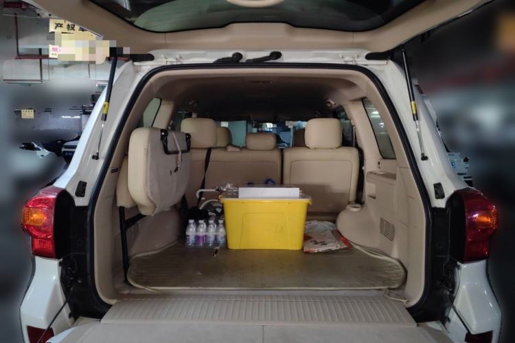 Used Toyota Land Cruiser 2015 4.0L 5-Seater Middle East Version Trunk