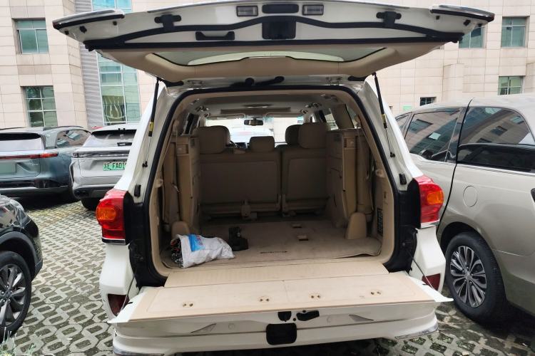 Used Toyota Land Cruiser 2015 4.0L V6 Middle East Low-Trim Version Trunk