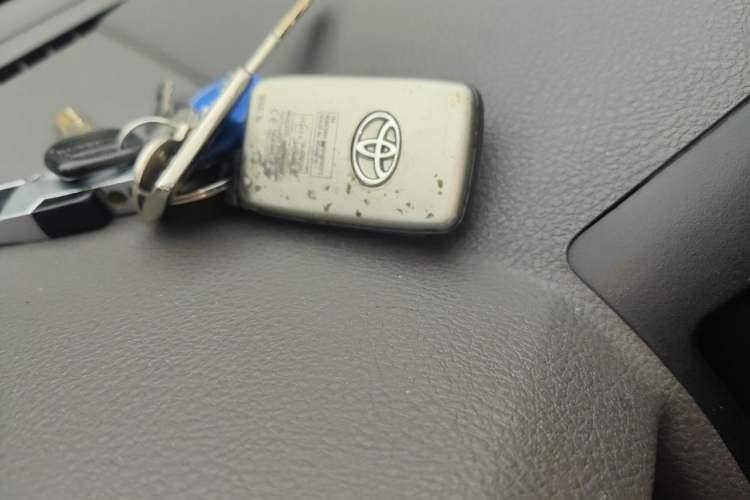 Used Toyota Land Cruiser 2015 4.0L 5-Seater Middle East Version Vehicle Key