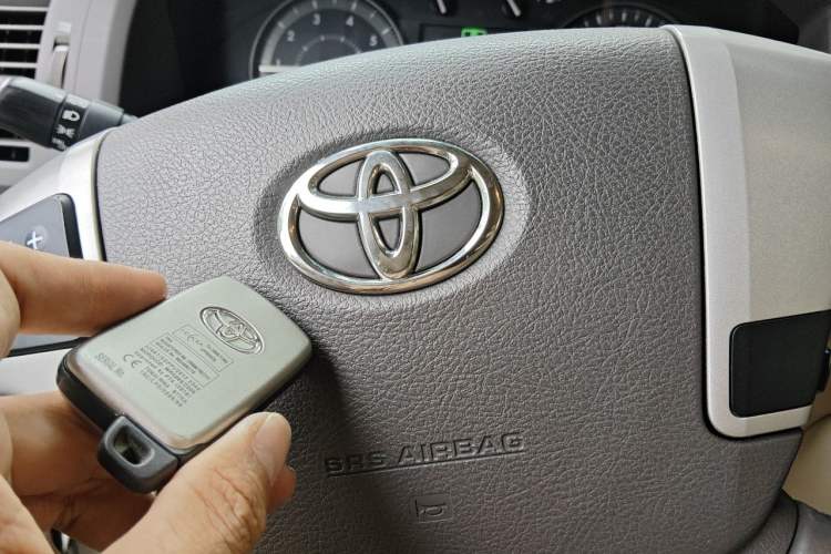 Used Toyota Land Cruiser 2015 4.0L V6 Middle East Limited Edition Vehicle Key
