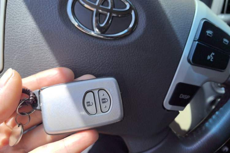 Used Toyota Land Cruiser 2015 4.0L V6 Middle East Limited Edition Vehicle Key
