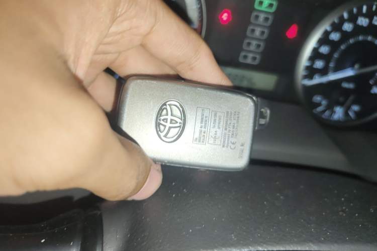 Used Toyota Land Cruiser 2015 4.0L 5-Seater Middle East Version Vehicle Key