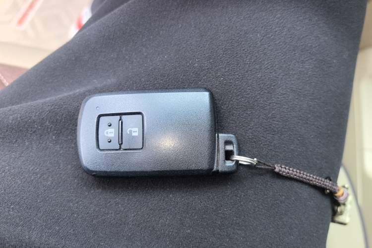 Used Toyota Land Cruiser 2015 4.0L 8-Seater Middle East Version Vehicle Key