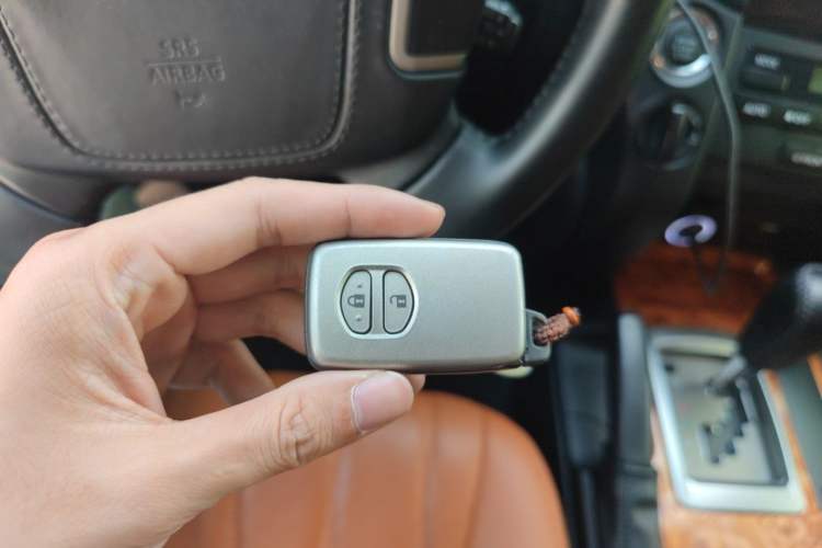 Used Toyota Land Cruiser 2015 4.0L 5-Seater Middle East Version Vehicle Key