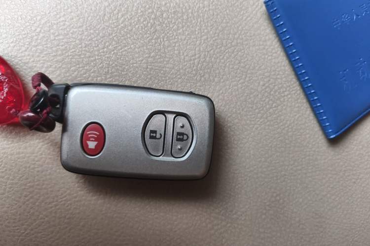 Used Toyota Land Cruiser 2015 4.0L V6 Middle East Limited Edition Vehicle Key