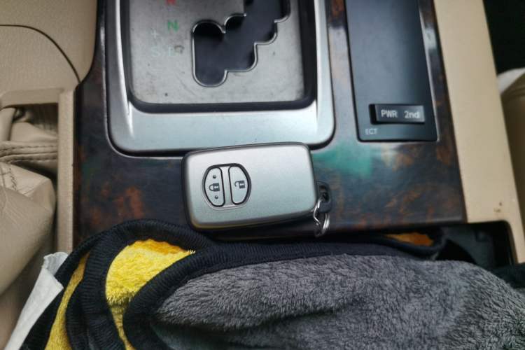 Used Toyota Land Cruiser 2015 4.0L V6 Middle East Low-Trim Version Vehicle Key