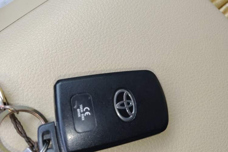Used Toyota Land Cruiser 2015 4.0L V6 Middle East Low-Trim Version Vehicle Key
