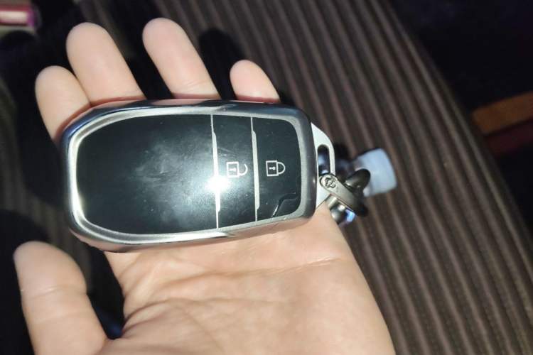 Used Toyota Land Cruiser 2015 4.0L V6 Middle East Low-Trim Version Vehicle Key