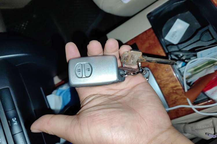 Used Toyota Land Cruiser 2015 4.0L 5-Seater Middle East Version Vehicle Key