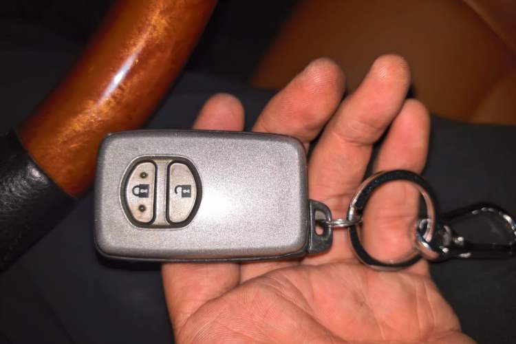 Used Toyota Land Cruiser 2015 4.0L V6 Middle East Low-Trim Version Vehicle Key