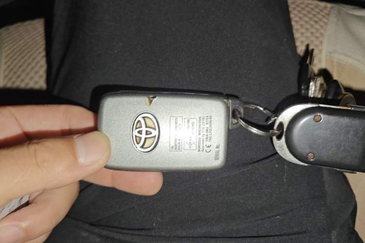 Used Toyota Land Cruiser 2015 4.0L V6 Middle East Low-Trim Version Vehicle Key