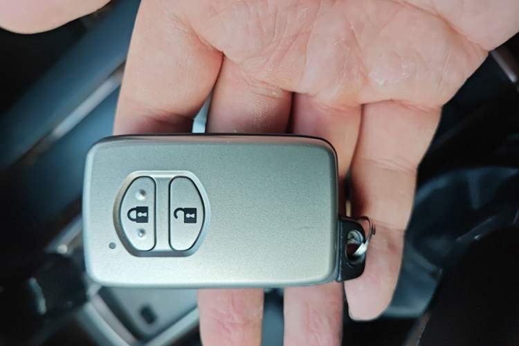 Used Toyota Land Cruiser 2015 4.0L V6 Middle East Low-Trim Version Vehicle Key