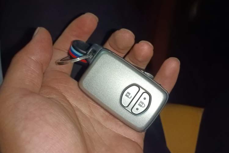 Used Toyota Land Cruiser 2015 4.0L 5-Seater Middle East Version Vehicle Key