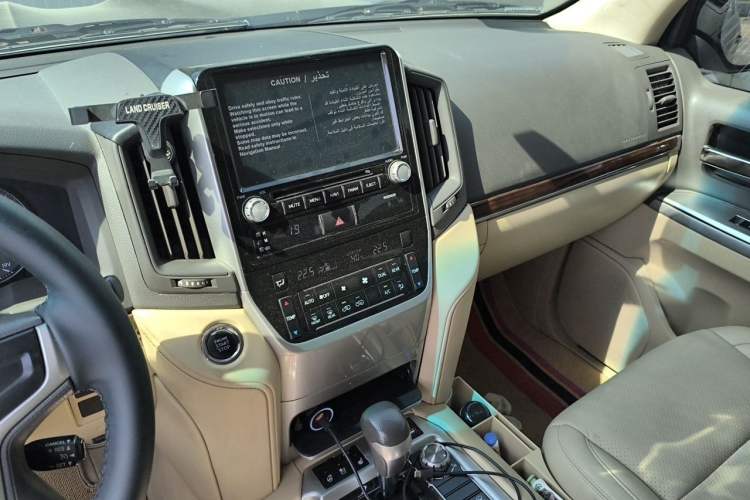 Used Toyota Land Cruiser 2016 4.6L GX-R Middle East Audio And AC Panel