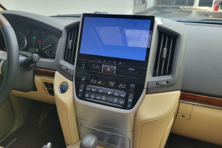 Used Toyota Land Cruiser 2016 4.6L GX-R Middle East Audio And AC Panel