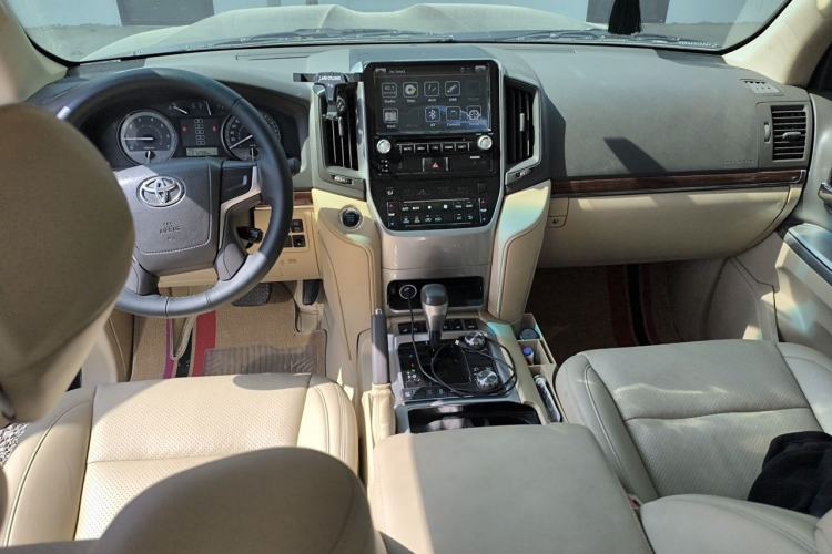 Used Toyota Land Cruiser 2016 4.6L GX-R Middle East Center Console