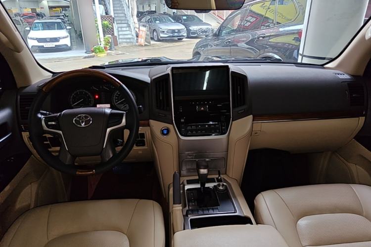 Used Toyota Land Cruiser 2016 4.6L GX-R Middle East Center Console