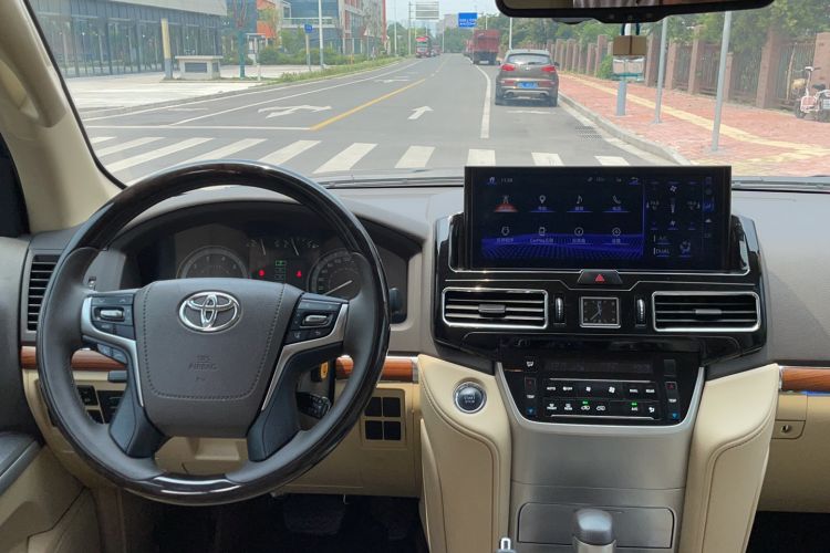 Used Toyota Land Cruiser 2016 4.0L Automatic Transmission Middle East Version Center Console