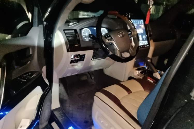 Used Toyota Land Cruiser 2016 4.0L Automatic GX-R Driver Seat